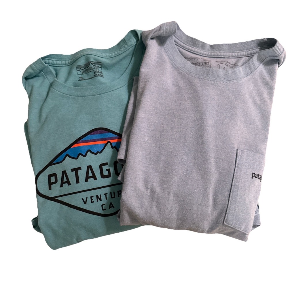 Pair of 2 - Patagonia Graphic Tshirts size XL, light blue
